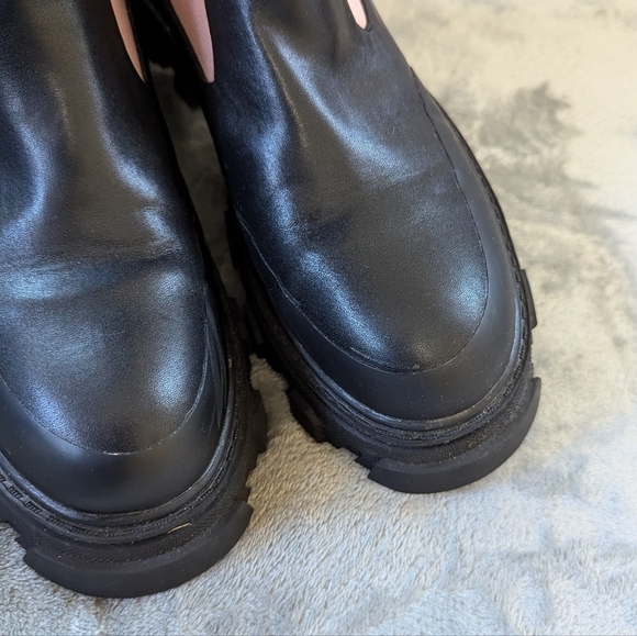 Public Desire Kira Chelsea Lug Sole Boots - Picture 9 of 16